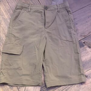 Under Armour Men's Cargo Shorts in khaki YLG